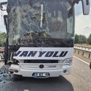 inegolde yolcu otobusu tira carpti 1 yarali IUebxNZN