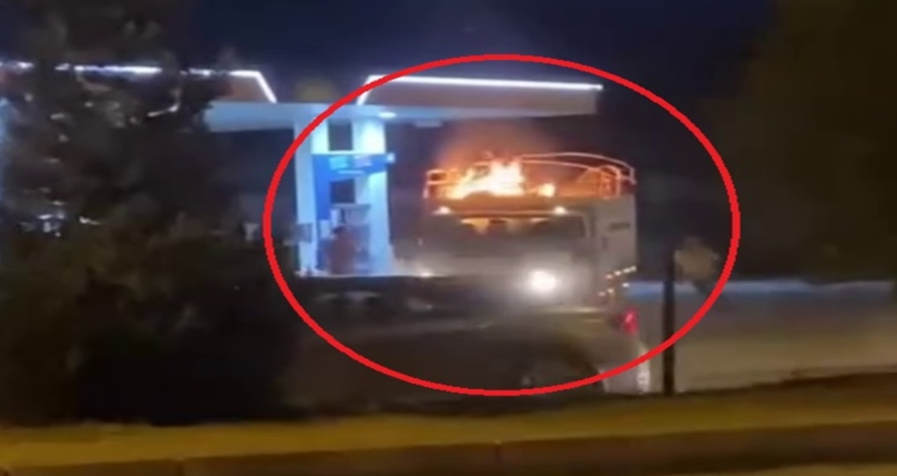 alev alan kamyonet akaryakit istasyonuna girdi Brf6CcAW