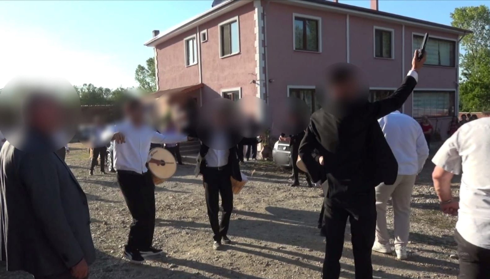 dugunde havaya ates acildi bir kisi vuruldu 1da7pWwR