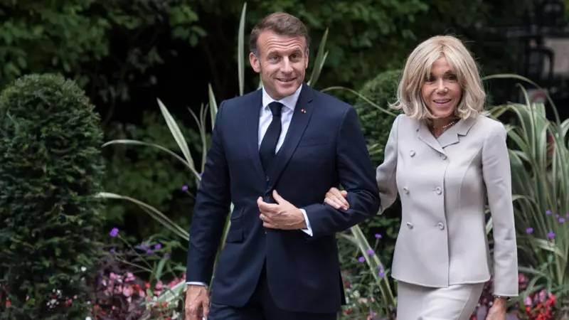 macron cifti first ladynin gercekten kadin olduguna dair bilimsel kanit sunacak MEE5FYkh