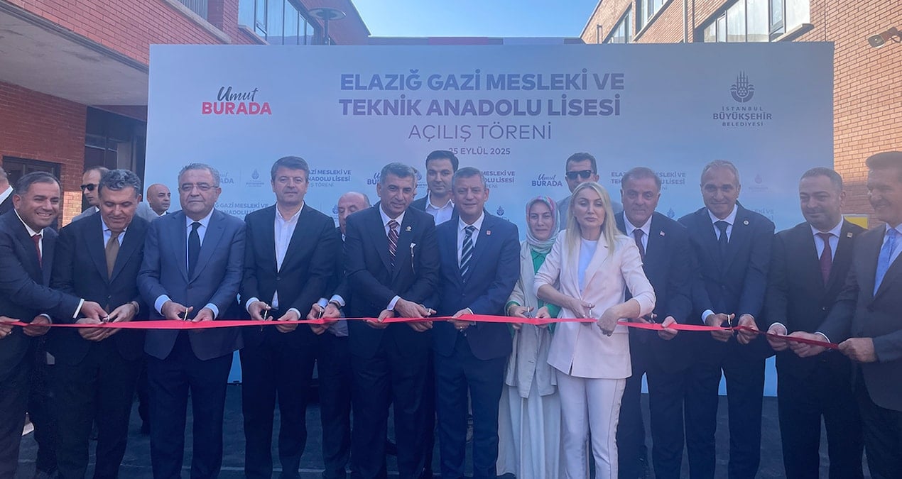 mhp burosunda poz veren vali okul acilisina gitmedi GANkOTF6