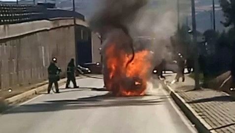 seyir halindeki arac alev alev yandi 2kMLaBBp