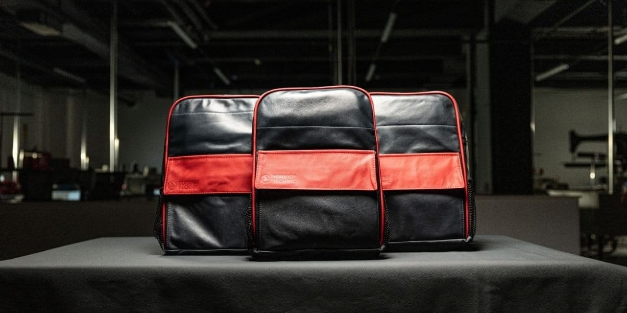 ucak koltuklarini cocuklarin sirtina giydirdiler fWLSI6Rs