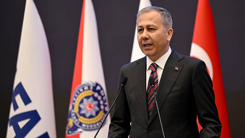 bakan yerlikaya 2024 yilinda ters yonde arac kullanan suruculer yuzunden 2 bin 836 kaza meydana geldi waDyayib.jpg