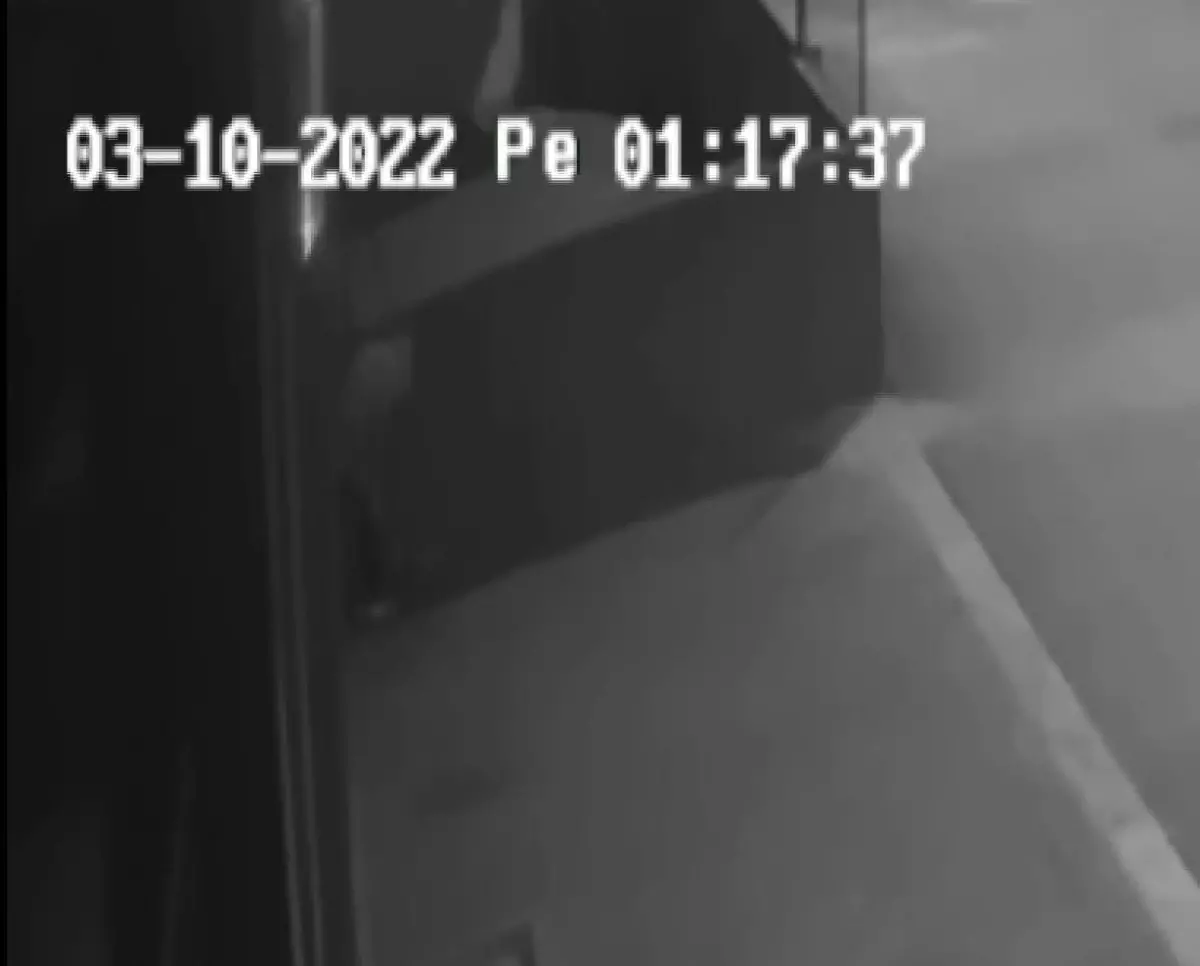 is yerinden kasa calan hirsizi ic camasirindaki diski kalintilari yakalatti QeXPTnxh.jpg