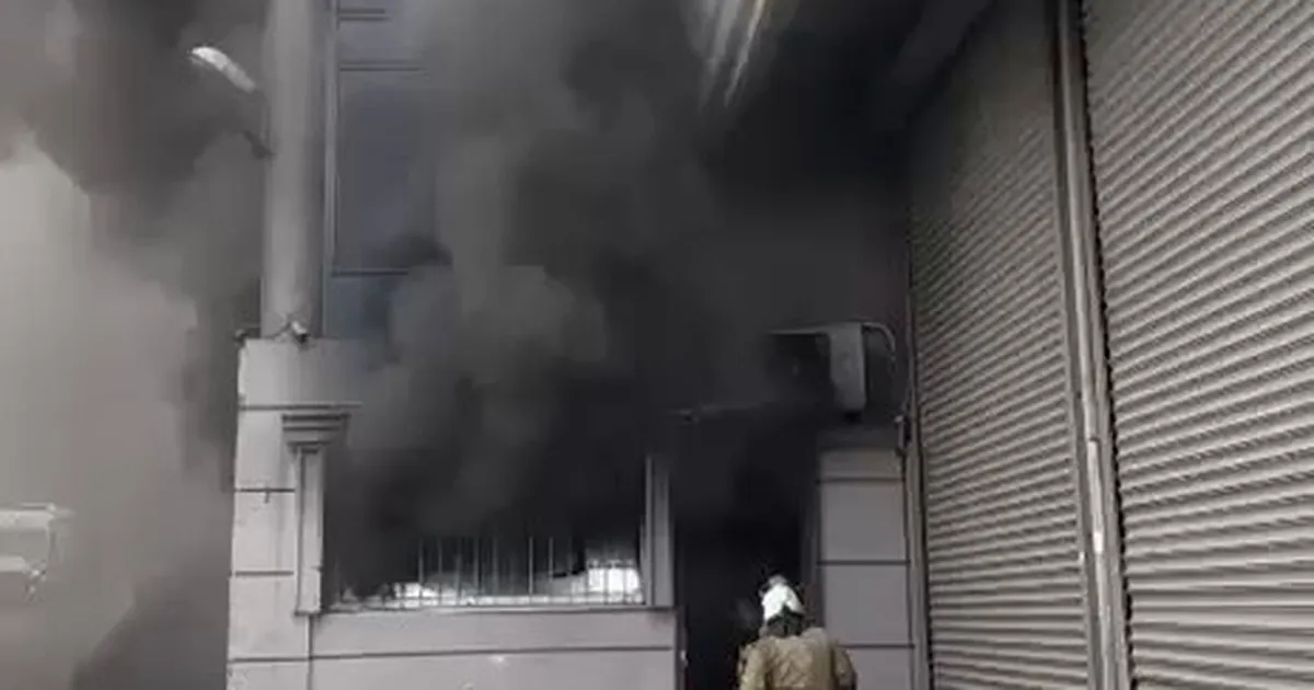 istanbul eyupsultanda is haninda depo yangini mTgjESgs