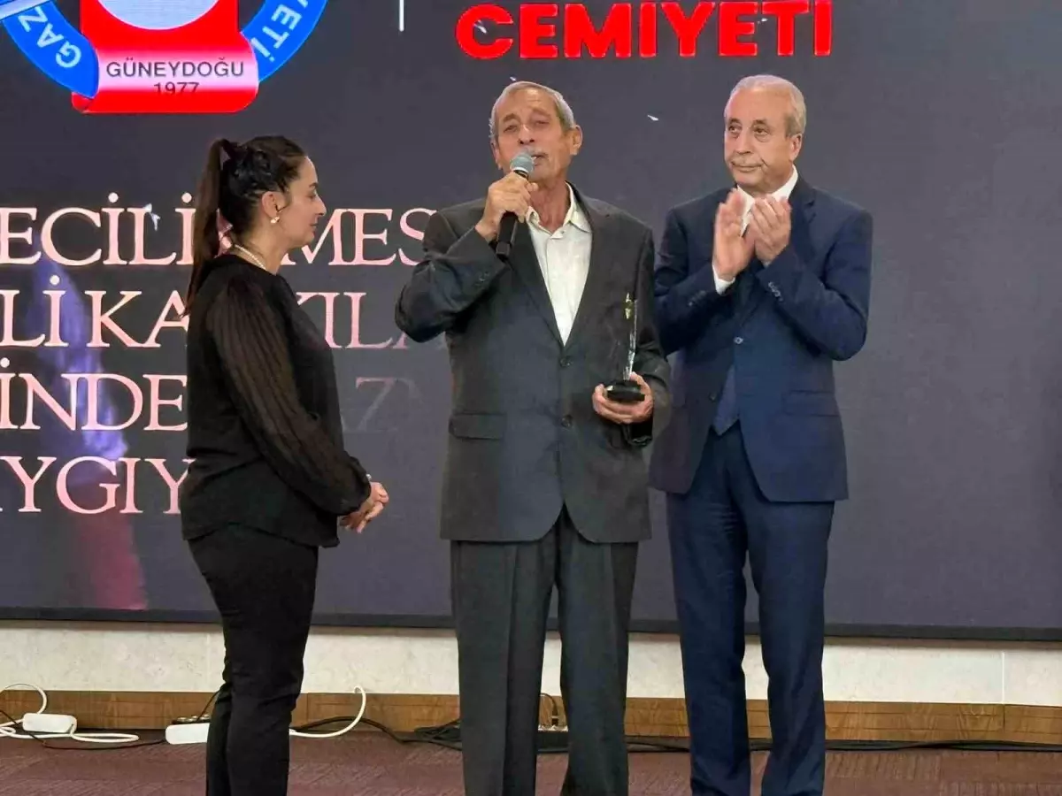 yilin basarili gazetecileri odulleri umit ozdal anisina verildi OCiR7QRP.jpg