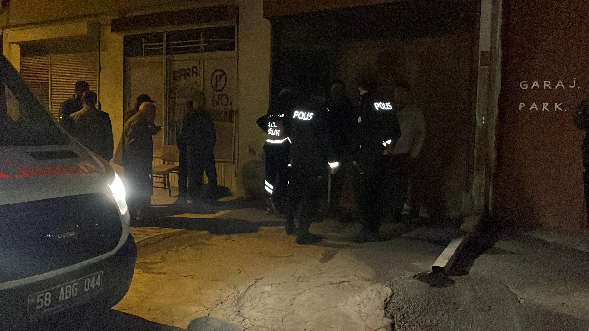 sivasta garaja inen kadin esinin cansiz bedeniyle karsilasti a1JMM58u.jpg