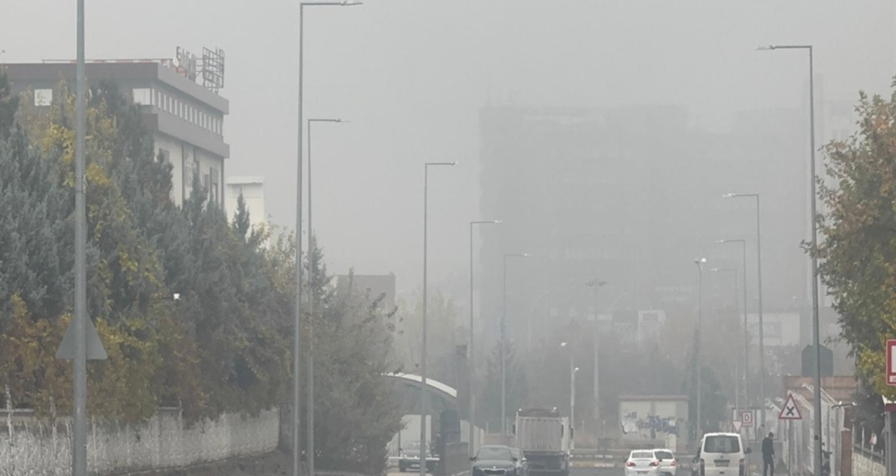 Diyarbakır’da sis bürüdü: Görüş mesafesi 3 metreye düştü