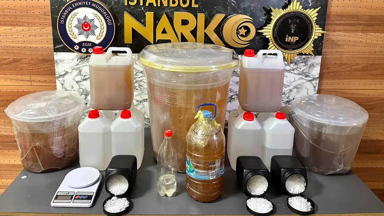 Buyukcekmecede uyusturucu operasyonu 81 kilogram metamfetamin ele gecirildi eXqRQJUd